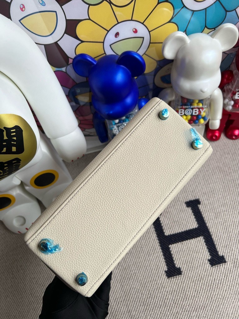 Hermès(爱马仕)kelly 凯莉包 原厂小牛皮 togo ck10 奶昔白 拼 M8 沥青灰 金扣 马蹄印 25cm-拉尔森鳄鱼皮具定制 - 爱马仕包包官网 Hermès(爱马仕)kelly 凯莉包 原厂小牛皮 togo ck10 奶昔白 拼 M8 沥青灰 金扣 马蹄印 25cm
