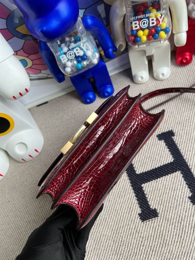 Hermès（爱马仕）Constance 康斯坦斯 Alligator shiny 亮面鳄鱼 F5 勃艮第酒红 金扣 18cm