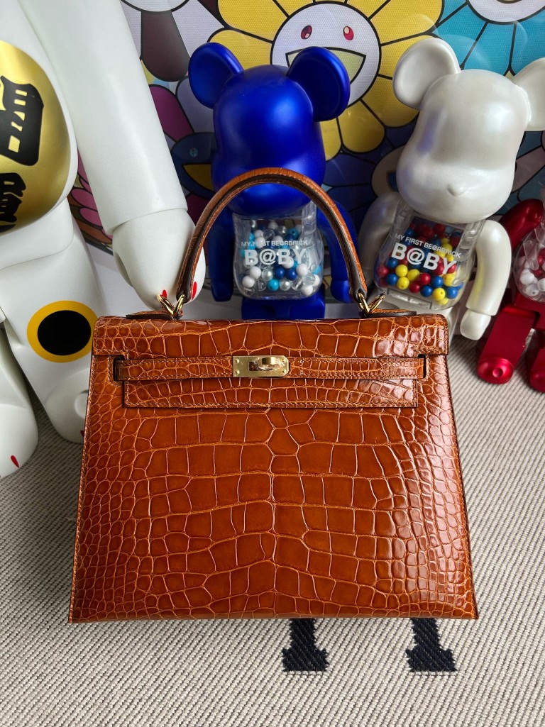 Hermès(爱马仕)Kelly 凯莉包 Alligator shiny 亮面鳄鱼 ck31 蜜糖棕 miel 金扣 25cm 顶级手缝-拉尔森鳄鱼皮具定制 - 爱马仕包包官网 Hermès(爱马仕)Kelly 凯莉包 Alligator shiny 亮面鳄鱼 ck31 蜜糖棕 miel 金扣 25cm 顶级手缝