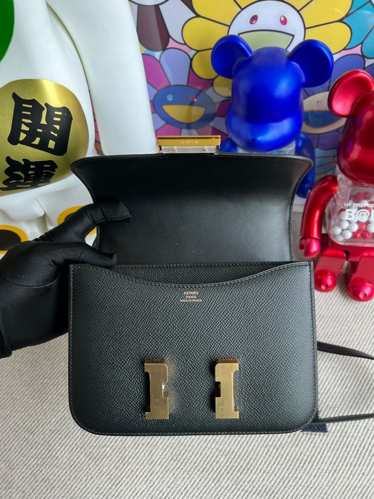 Hermès(爱马仕)Constance 康斯坦斯 Lzard 进口亮面蜥蜴 黑色 银扣 18cm-拉尔森鳄鱼皮具定制 - 爱马仕包包官网 Hermès(爱马仕)Constance 康斯坦斯 Lzard 进口亮面蜥蜴 黑色 银扣 18cm