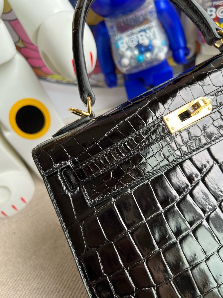 Hermès(爱马仕)Kelly 凯莉包 Crocodile shiny 亮面鳄鱼 ck89 黑色 noir 金扣 25cm 顶级手缝-拉尔森鳄鱼皮具定制 - 爱马仕包包官网 Hermès(爱马仕)Kelly 凯莉包 Crocodile shiny 亮面鳄鱼 ck89 黑色 noir 金扣 25cm 顶级手缝