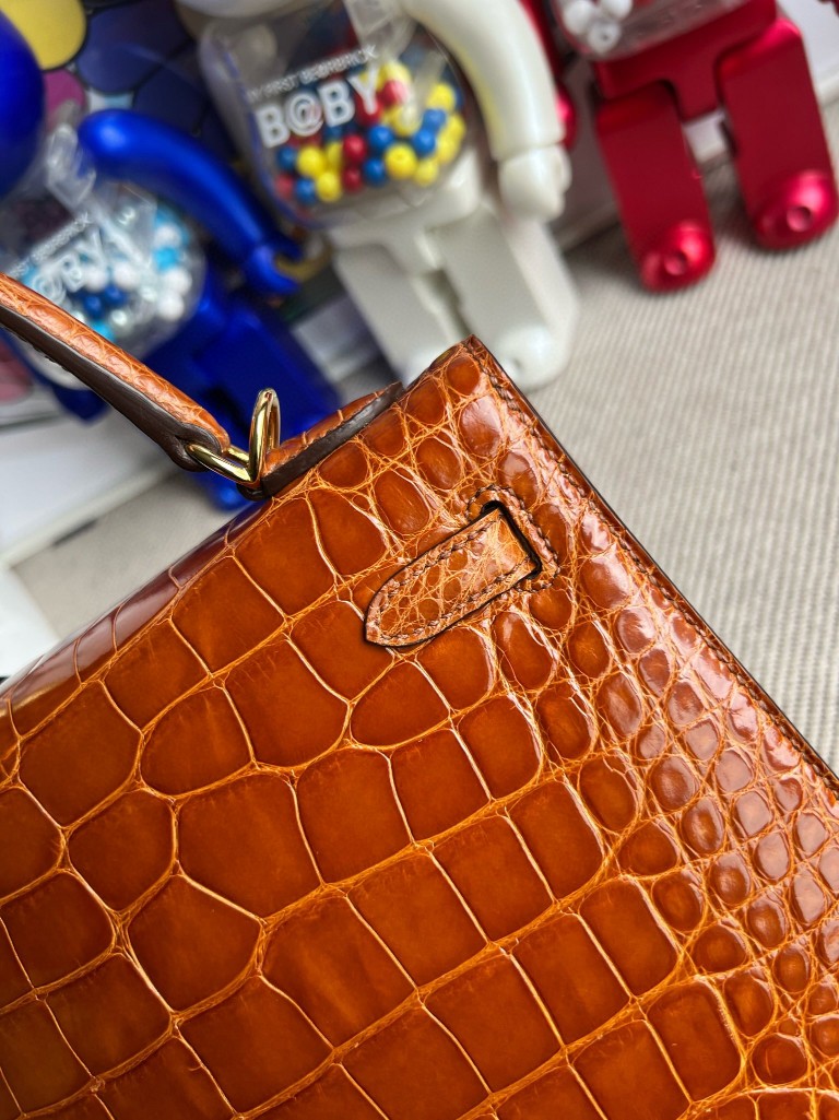 Hermès(爱马仕)Kelly 凯莉包 Alligator shiny 亮面鳄鱼 ck31 蜜糖棕 miel 金扣 25cm 顶级手缝-拉尔森鳄鱼皮具定制 - 爱马仕包包官网 Hermès(爱马仕)Kelly 凯莉包 Alligator shiny 亮面鳄鱼 ck31 蜜糖棕 miel 金扣 25cm 顶级手缝