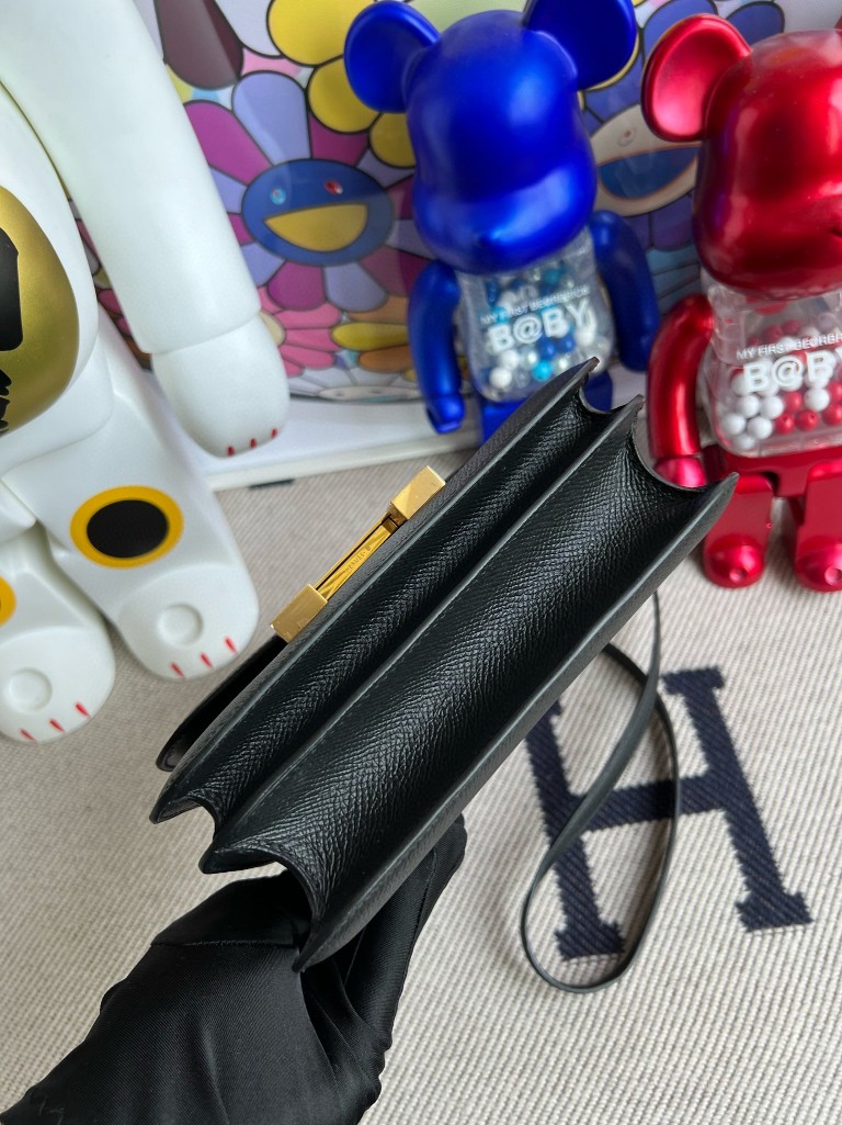 Hermès(爱马仕)Constance 康斯坦斯 Lzard 进口亮面蜥蜴 黑色 银扣 18cm-拉尔森鳄鱼皮具定制 - 爱马仕包包官网 Hermès(爱马仕)Constance 康斯坦斯 Lzard 进口亮面蜥蜴 黑色 银扣 18cm