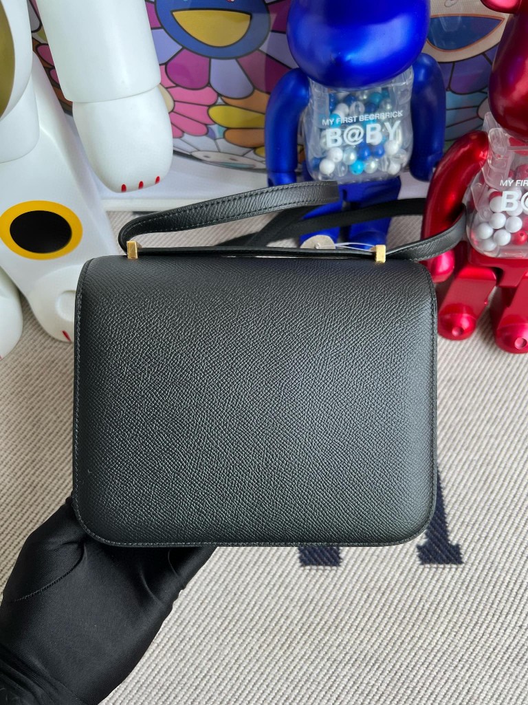 Hermès(爱马仕)Constance 康斯坦斯 Lzard 进口亮面蜥蜴 黑色 银扣 18cm-拉尔森鳄鱼皮具定制 - 爱马仕包包官网 Hermès(爱马仕)Constance 康斯坦斯 Lzard 进口亮面蜥蜴 黑色 银扣 18cm