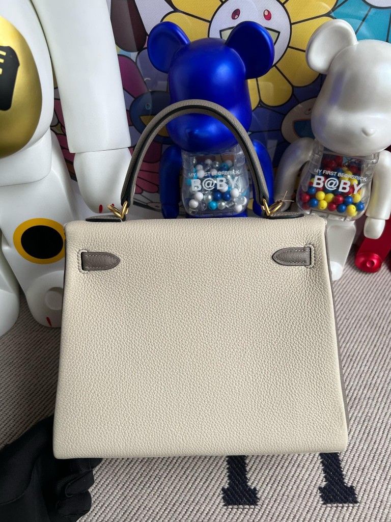 Hermès(爱马仕)kelly 凯莉包 原厂小牛皮 togo ck10 奶昔白 拼 M8 沥青灰 金扣 马蹄印 25cm-拉尔森鳄鱼皮具定制 - 爱马仕包包官网 Hermès(爱马仕)kelly 凯莉包 原厂小牛皮 togo ck10 奶昔白 拼 M8 沥青灰 金扣 马蹄印 25cm