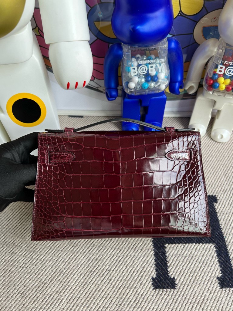Hermès(爱马仕)Mini pochette Alligator shiny 亮面鳄鱼 波尔多酒红 Bordeaux 金扣 22cm-拉尔森鳄鱼皮具定制 - 爱马仕包包官网 Hermès(爱马仕)Mini pochette Alligator shiny 亮面鳄鱼 波尔多酒红 Bordeaux 金扣 22cm