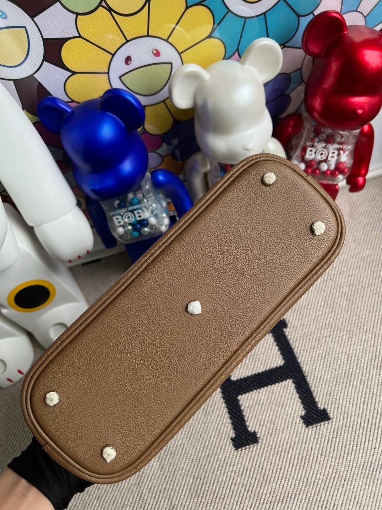 Hermès(爱马仕)Bolide 保龄球包 Evecolor D0 威玛犬米色 内拼 饼干色 Biscuit 银扣 25cm 顶级手缝-拉尔森鳄鱼皮具定制 - 爱马仕包包官网 Hermès(爱马仕)Bolide 保龄球包 Evecolor D0 威玛犬米色 内拼 饼干色 Biscuit 银扣 25cm 顶级手缝