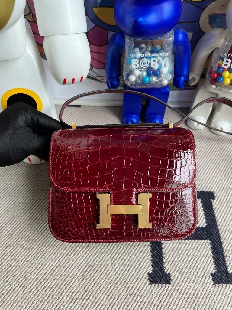 Hermès（爱马仕）Constance 康斯坦斯 Alligator shiny 亮面鳄鱼 F5 勃艮第酒红 金扣 18cm