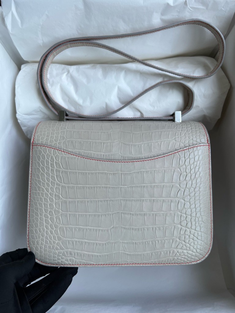 Hermès（爱马仕）Constance 康康 Alligatot matt 雾面鳄鱼 ck80 珍珠灰 内拼 杜鹃红 银扣 24cm