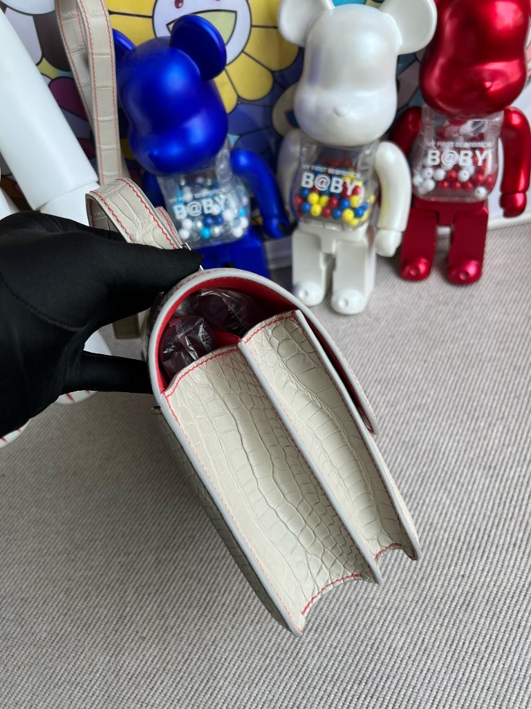 Hermès（爱马仕）Constance 康康 Alligatot matt 雾面鳄鱼 ck80 珍珠灰 内拼 杜鹃红 银扣 24cm
