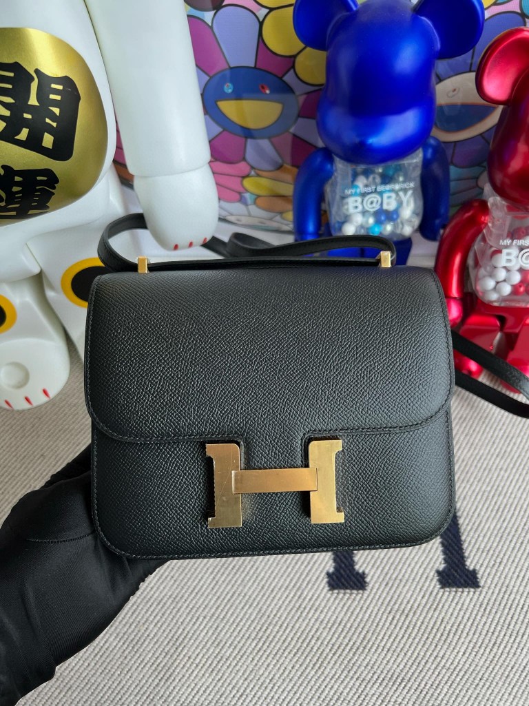 Hermès(爱马仕)Constance 康斯坦斯 Lzard 进口亮面蜥蜴 黑色 银扣 18cm-拉尔森鳄鱼皮具定制 - 爱马仕包包官网 Hermès(爱马仕)Constance 康斯坦斯 Lzard 进口亮面蜥蜴 黑色 银扣 18cm