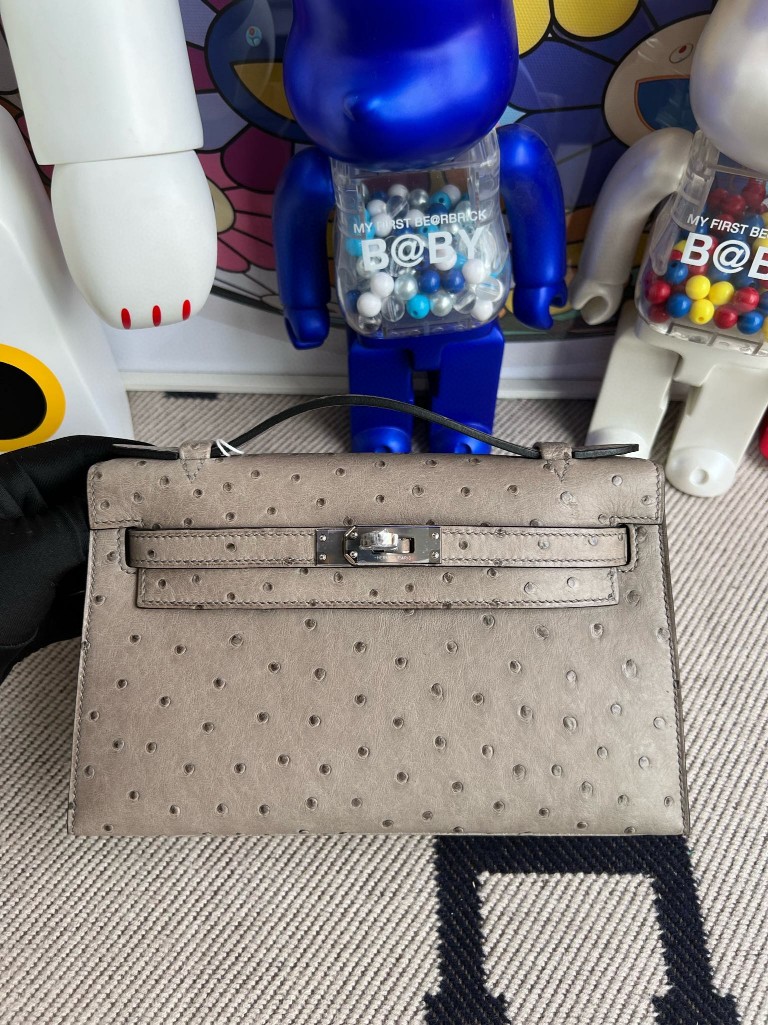 Hermès(爱马仕)Mini pochette Ostrich kk 鸵鸟 M8 沥青灰 gris ashpite 银扣 22cm-拉尔森鳄鱼皮具定制 - 爱马仕包包官网 Hermès(爱马仕)Mini pochette Ostrich kk 鸵鸟 M8 沥青灰 gris ashpite 银扣 22cm