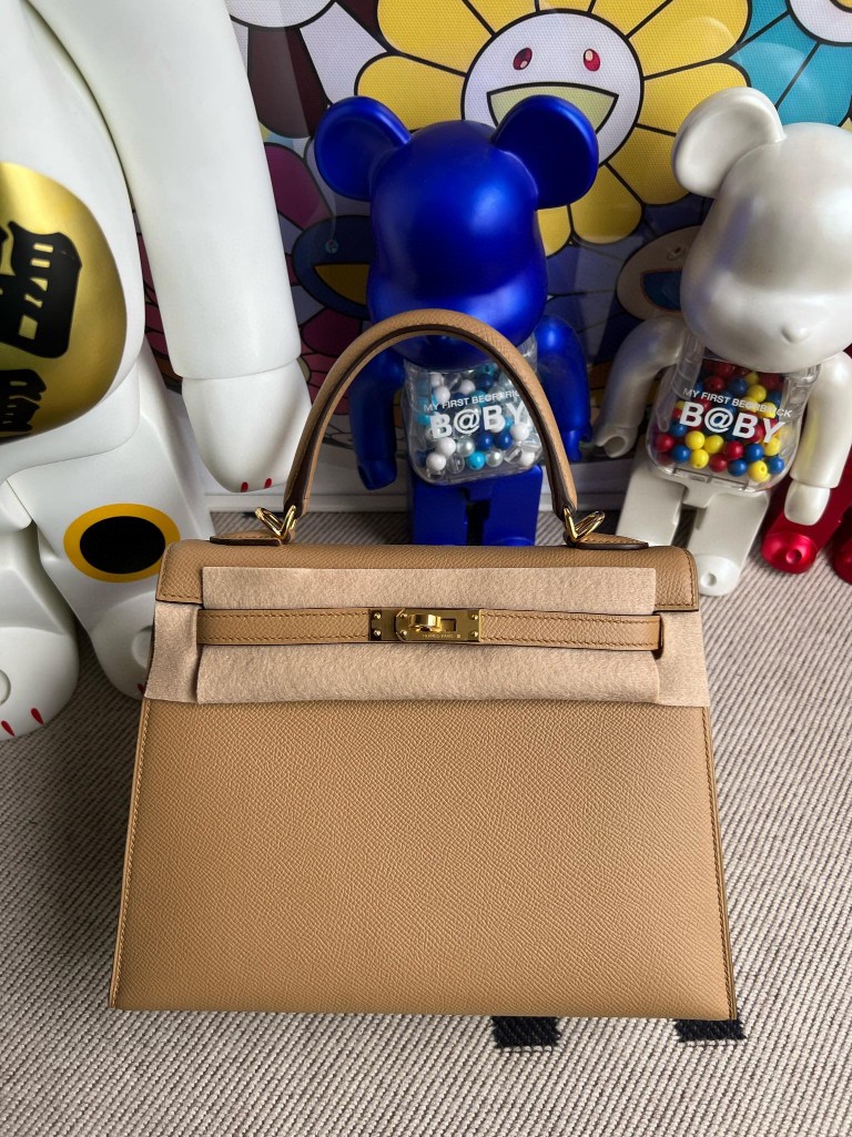 Hermès(爱马仕)kelly 凯莉包 原厂掌纹皮 Epsom 饼干色 Biscuit 金扣 25cm 顶级手缝-拉尔森鳄鱼皮具定制 - 爱马仕包包官网 Hermès(爱马仕)kelly 凯莉包 原厂掌纹皮 Epsom 饼干色 Biscuit 金扣 25cm 顶级手缝