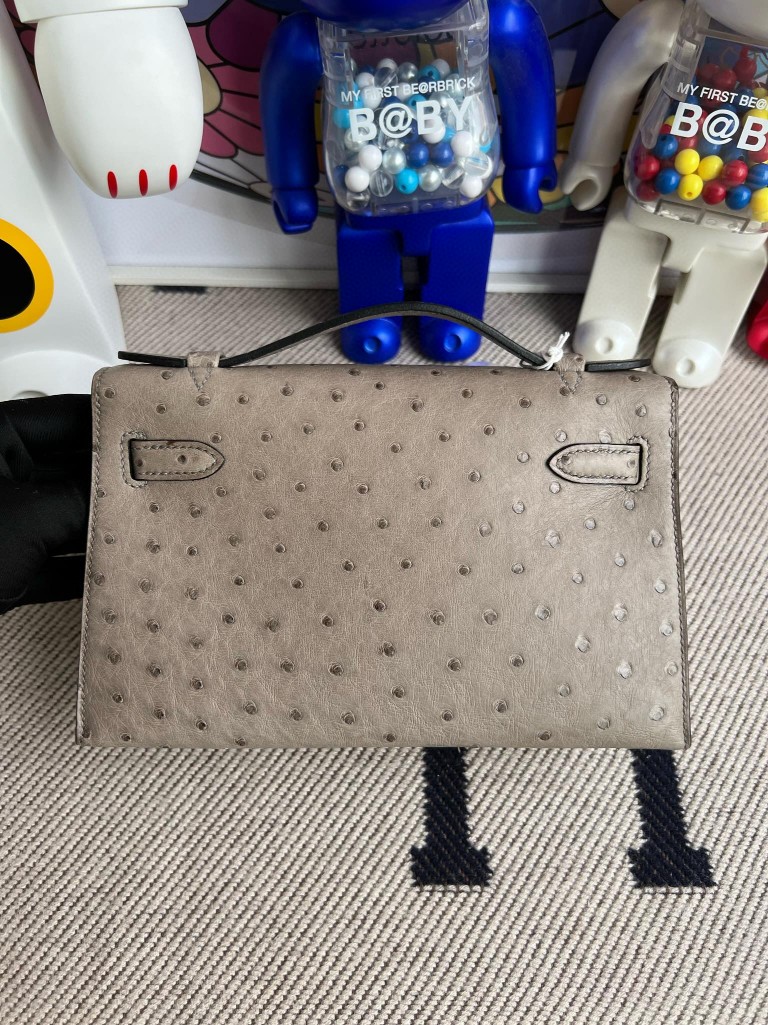 Hermès(爱马仕)Mini pochette Ostrich kk 鸵鸟 M8 沥青灰 gris ashpite 银扣 22cm-拉尔森鳄鱼皮具定制 - 爱马仕包包官网 Hermès(爱马仕)Mini pochette Ostrich kk 鸵鸟 M8 沥青灰 gris ashpite 银扣 22cm