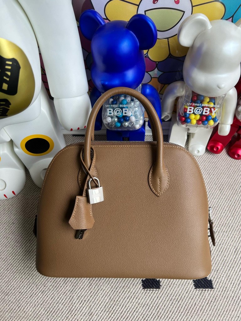 Hermès(爱马仕)Bolide 保龄球包 Evecolor D0 威玛犬米色 内拼 饼干色 Biscuit 银扣 25cm 顶级手缝-拉尔森鳄鱼皮具定制 - 爱马仕包包官网 Hermès(爱马仕)Bolide 保龄球包 Evecolor D0 威玛犬米色 内拼 饼干色 Biscuit 银扣 25cm 顶级手缝