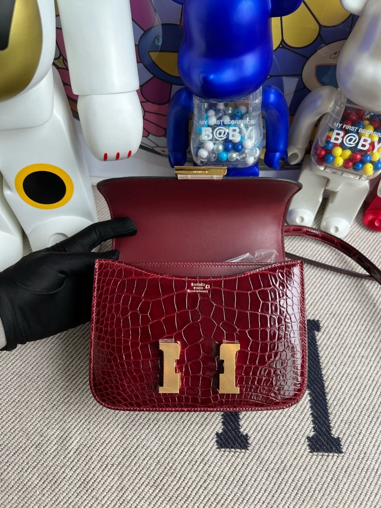 Hermès（爱马仕）Constance 康斯坦斯 Alligator shiny 亮面鳄鱼 F5 勃艮第酒红 金扣 18cm