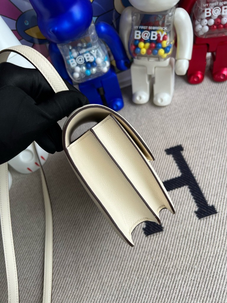 Hermès（爱马仕）Constance 康斯坦斯 Epsom nata 奶油白 金扣 18cm 顶级手缝